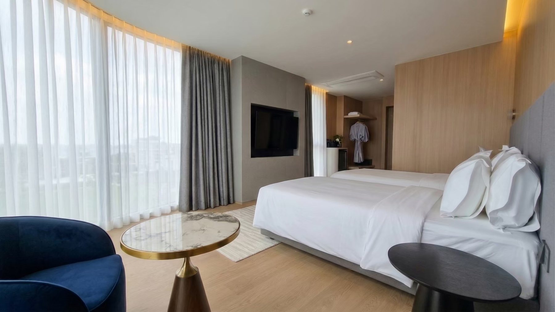 Corner Room — Milton Hotel Buriram